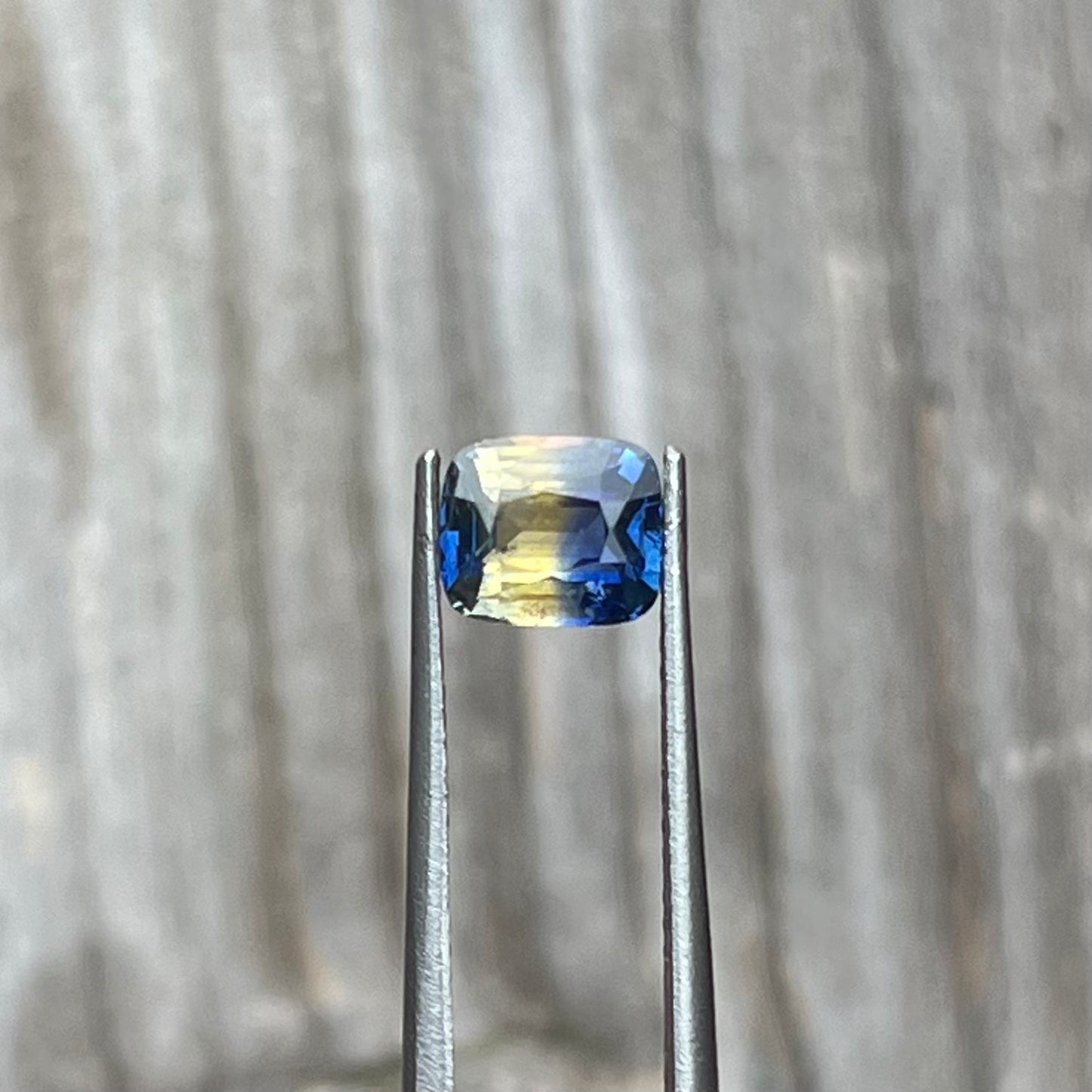 1.27ct Blue & Yellow Bi-colour Sapphire - 6.28 x 5.25 x 3.54mm