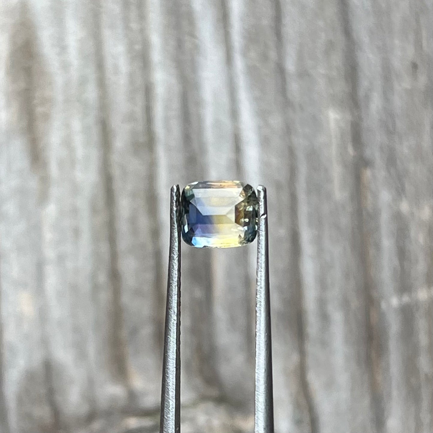 1.27ct Blue & Yellow Bi-colour Sapphire - 6.28 x 5.25 x 3.54mm