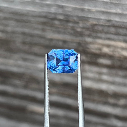 1.57ct Medium Cornflower Blue Sapphire - 6.92 x 5.32 x 4.12mm