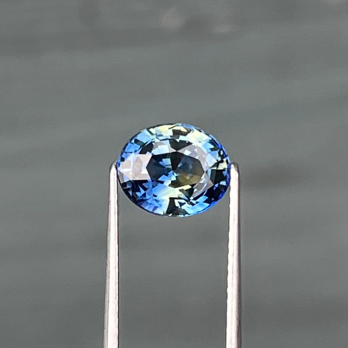 1.97ct Blue & Yellow Bi-colour Sapphire - 8.39 x 6.96 x 4.75mm