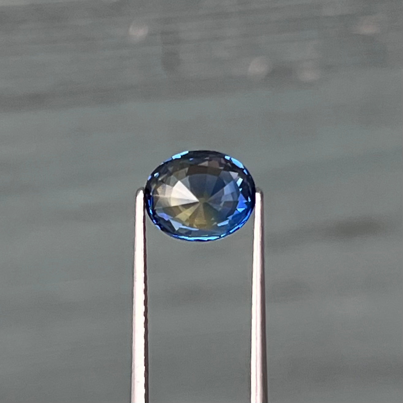 1.97ct Blue & Yellow Bi-colour Sapphire - 8.39 x 6.96 x 4.75mm