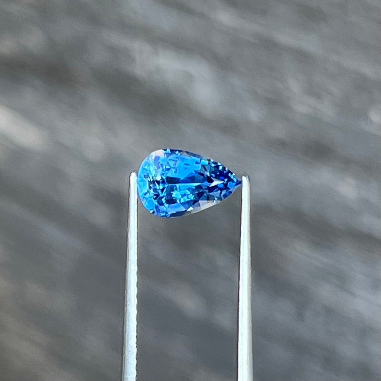 1.07ct Unheated Blue Sapphire - 7.74 x 5.11 x 4.07mm