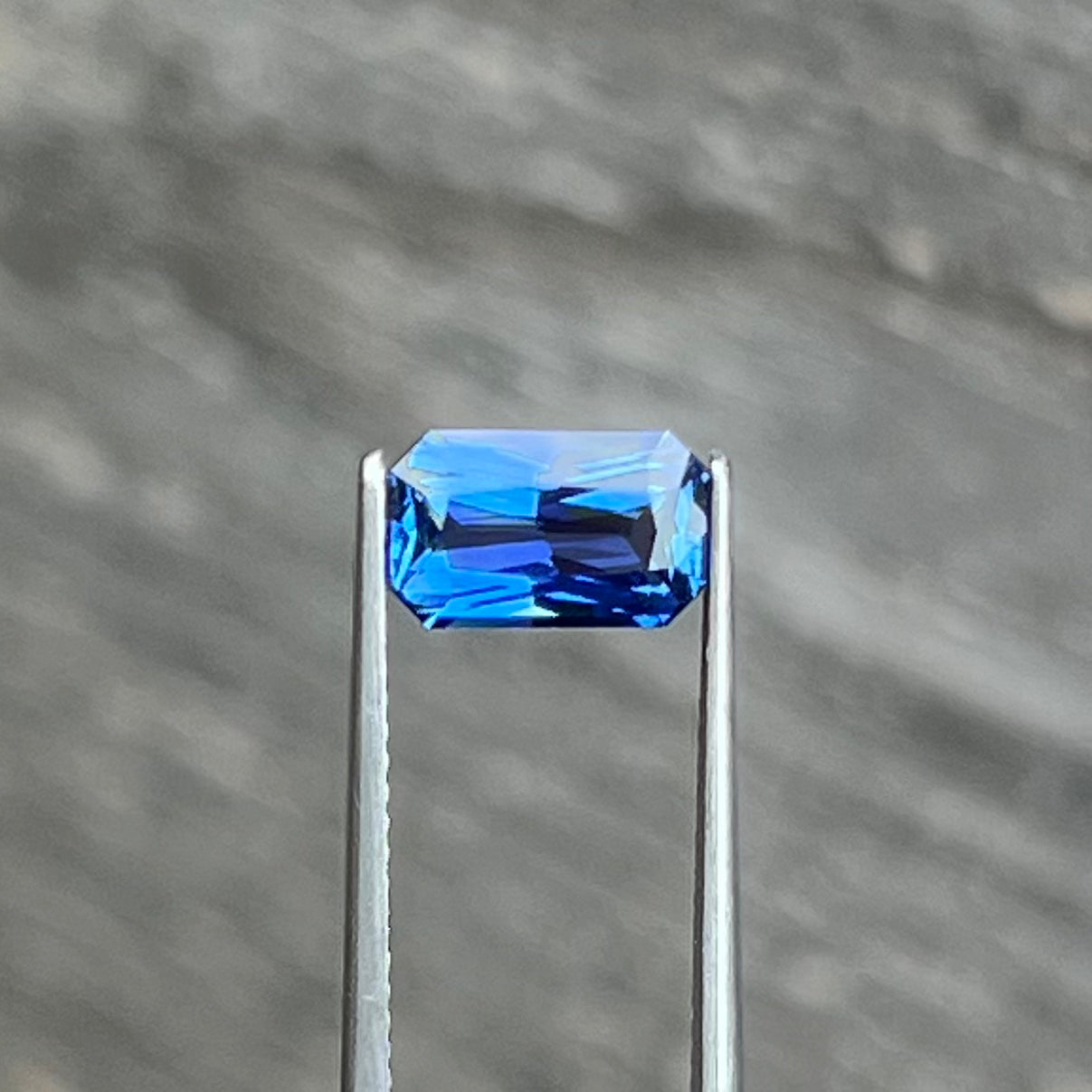 1.52ct Blue Sapphire - 8.30 x 5.18 x 3.52mm