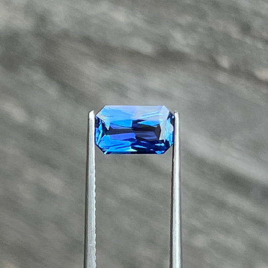 1.52ct Blue Sapphire - 8.30 x 5.18 x 3.52mm