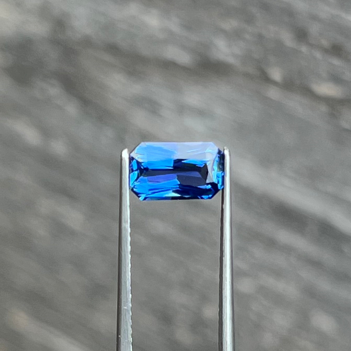 1.52ct Blue Sapphire - 8.30 x 5.18 x 3.52mm