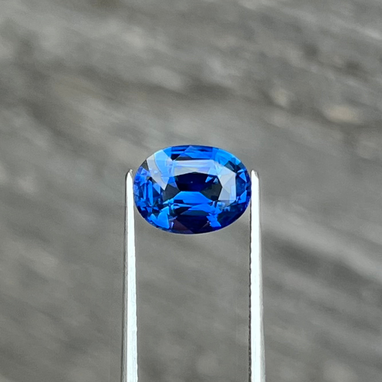 2.40ct Royal Blue Sapphire - 9.05 x 6.85 x 4.60mm