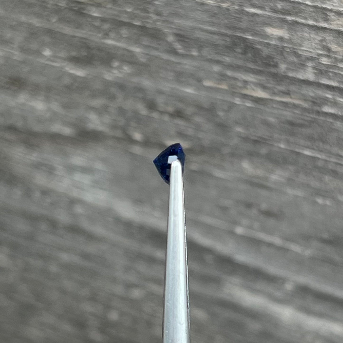 1.27ct Royal Blue Sapphire - 6.88 x 5.47 x 4.02mm