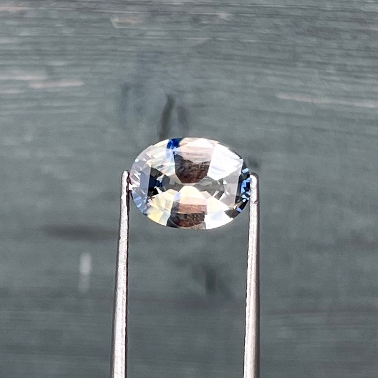 2.76ct Peach & Blue Bi-colour Sapphire - 10.44 x 7.88 x 4.41mm