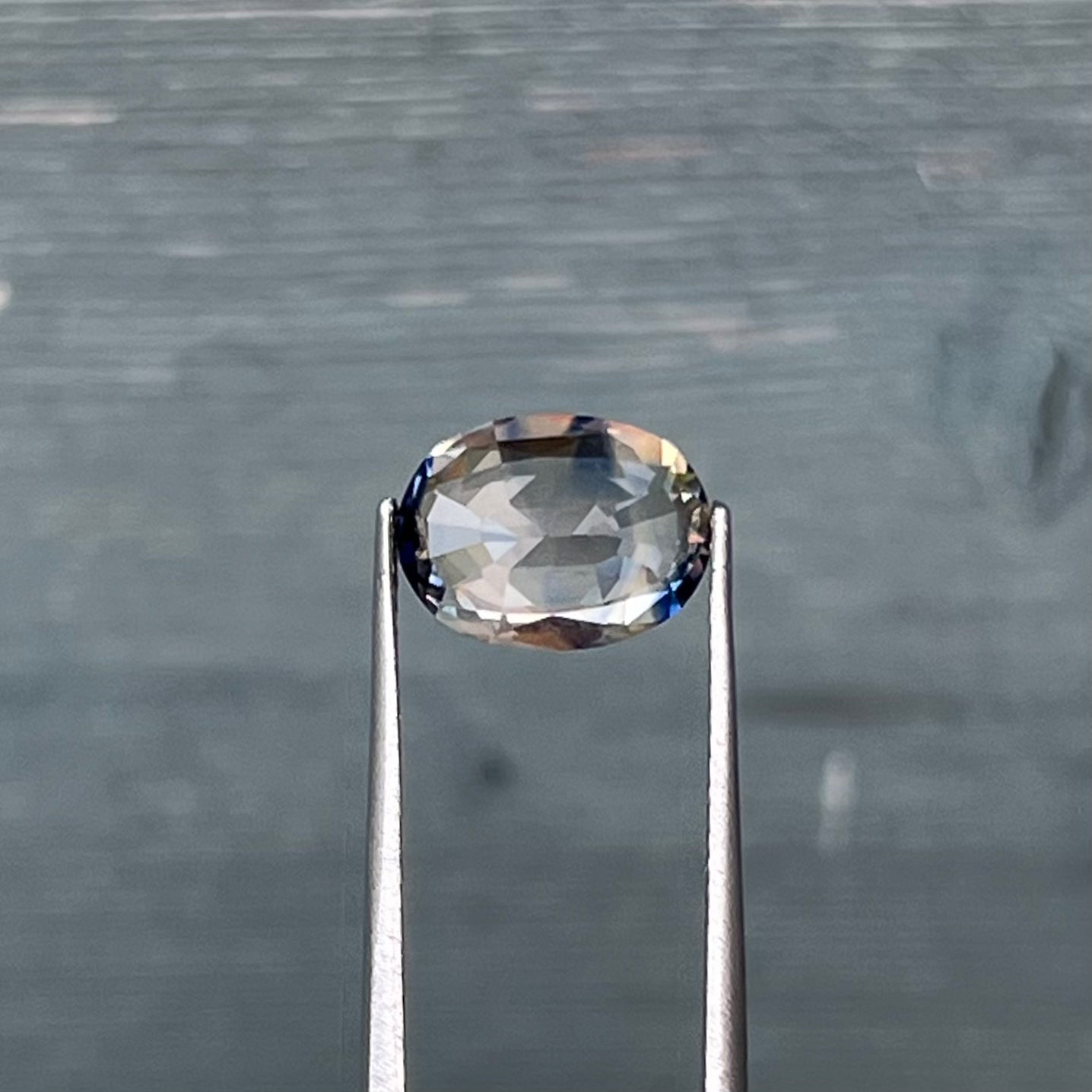 2.76ct Peach & Blue Bi-colour Sapphire - 10.44 x 7.88 x 4.41mm