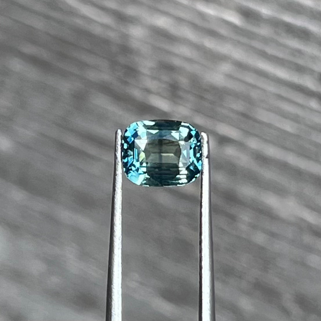 2.09ct Unheated Bi-colour Teal Sapphire - 7.34 x 6.24 x 4.52mm