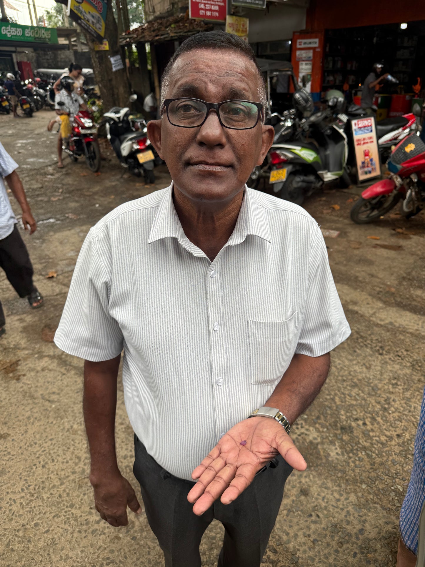 1.41ct Unheated Vivid Purplish Pink Sapphire - 9.15 x 5.29 x 4.01mm
