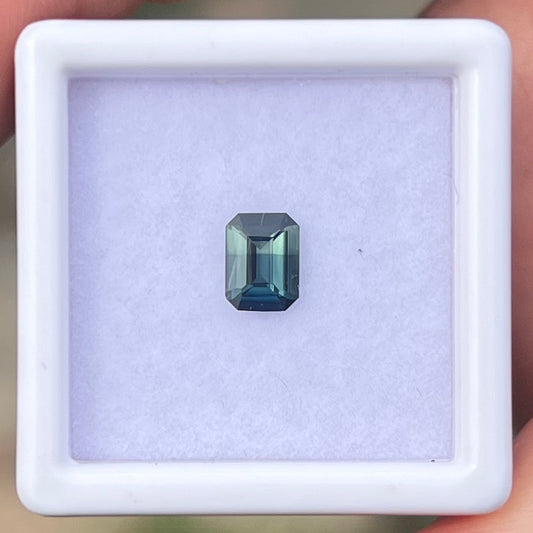 0.49ct Teal Bi-colour Sapphire