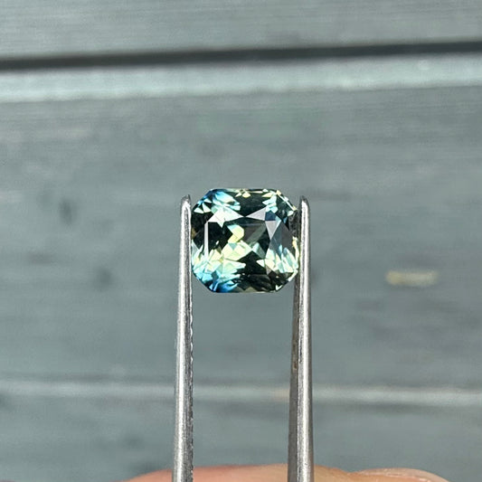 1.79ct Unheated Green Bi-colour Sapphire - 6.36 x 6.19 x 4.76mm
