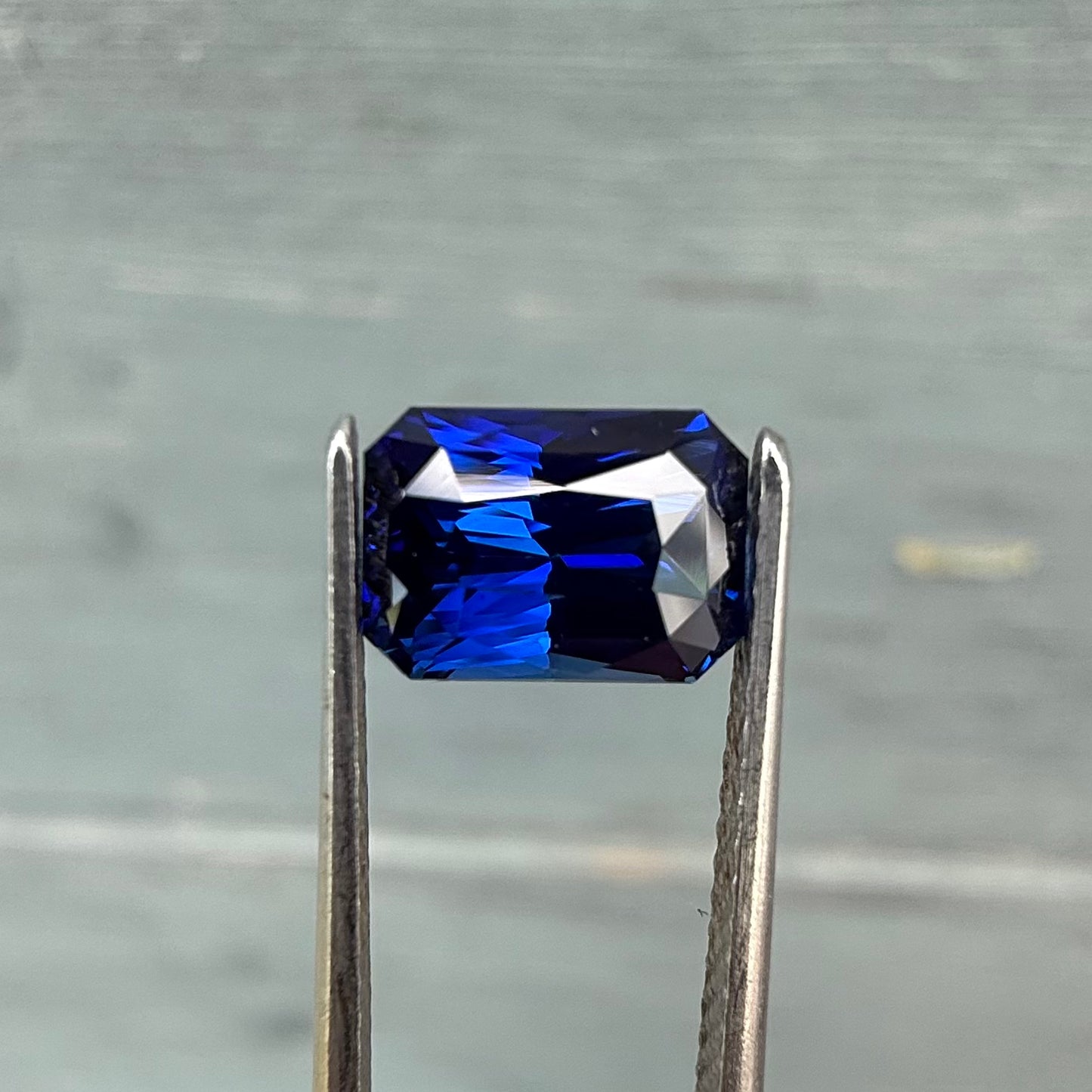 2.27ct Royal Blue Sapphire - 7.71 x 5.73 x 4.92mm