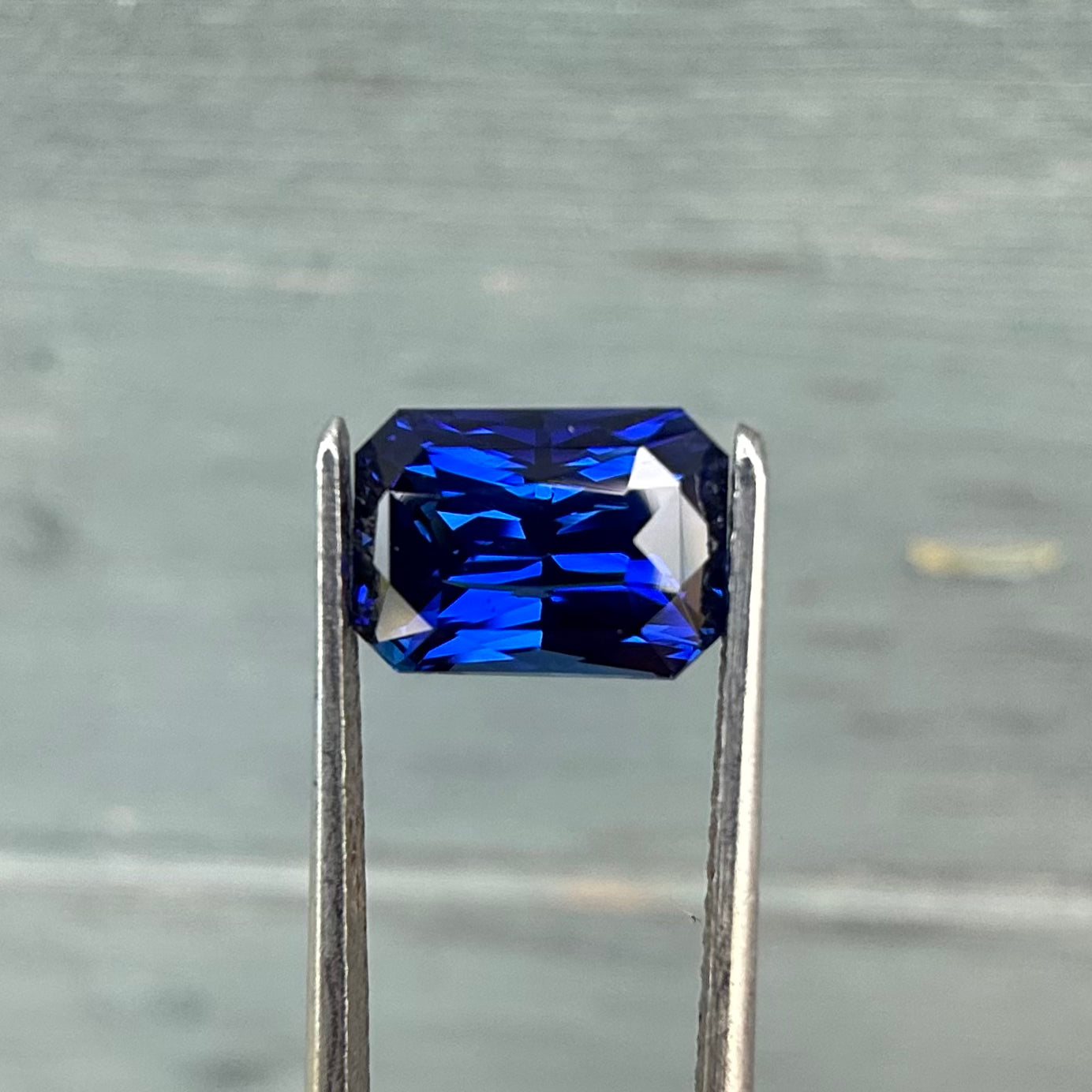 2.27ct Royal Blue Sapphire - 7.71 x 5.73 x 4.92mm