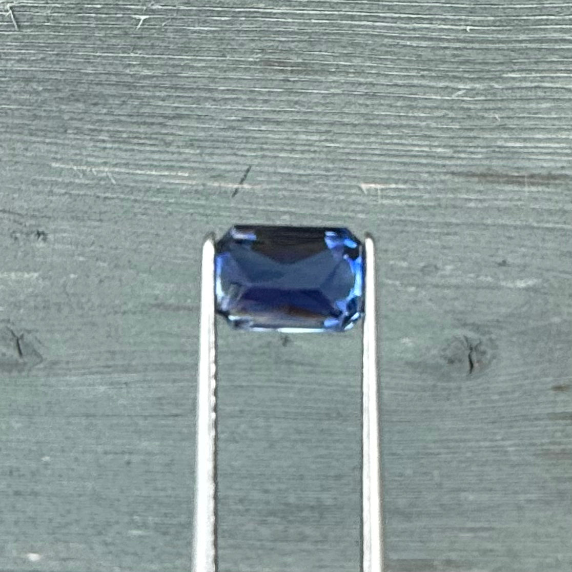 2.27ct Royal Blue Sapphire - 7.71 x 5.73 x 4.92mm