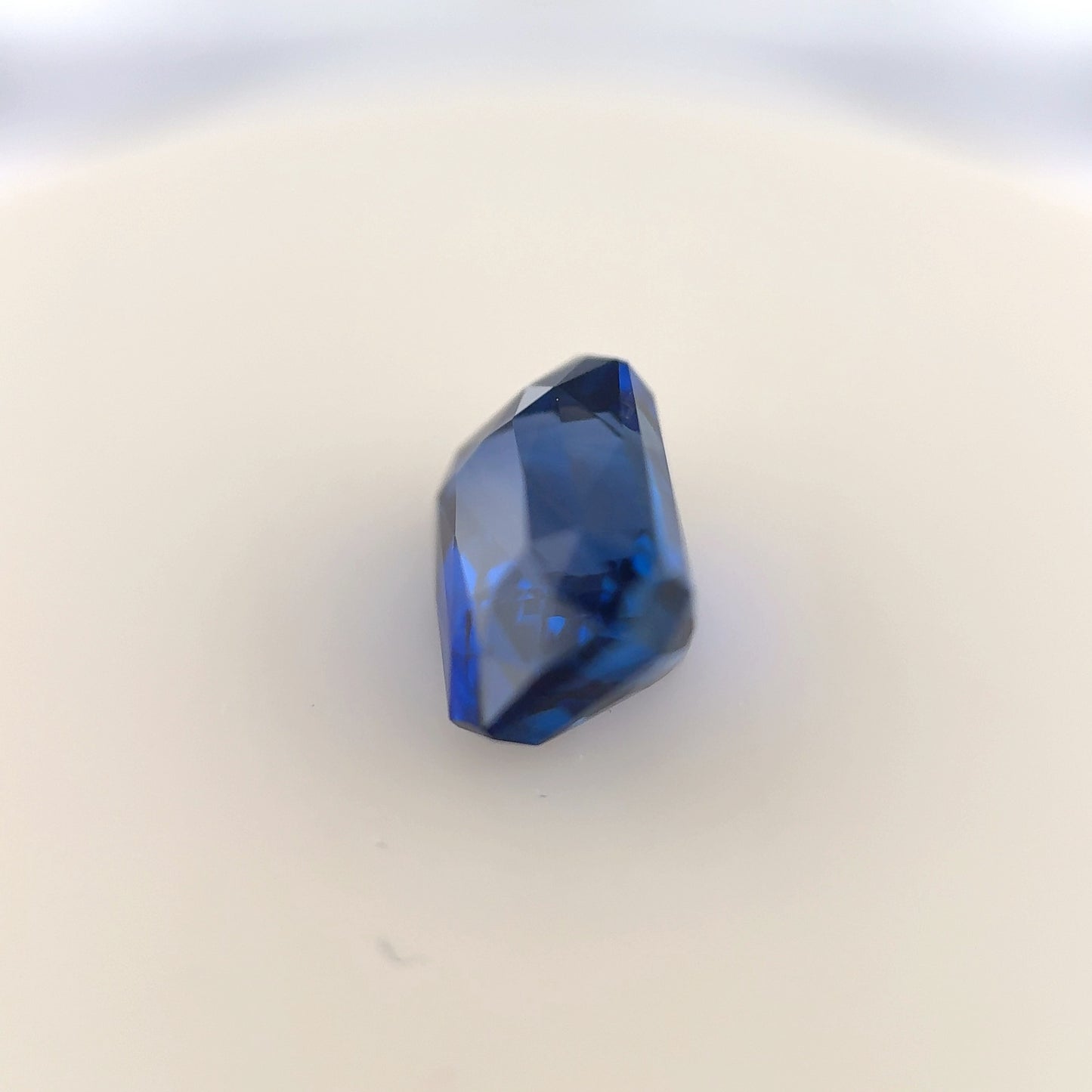 2.27ct Royal Blue Sapphire - 7.71 x 5.73 x 4.92mm