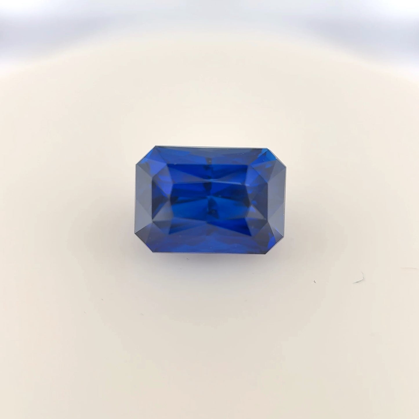 2.27ct Royal Blue Sapphire - 7.71 x 5.73 x 4.92mm
