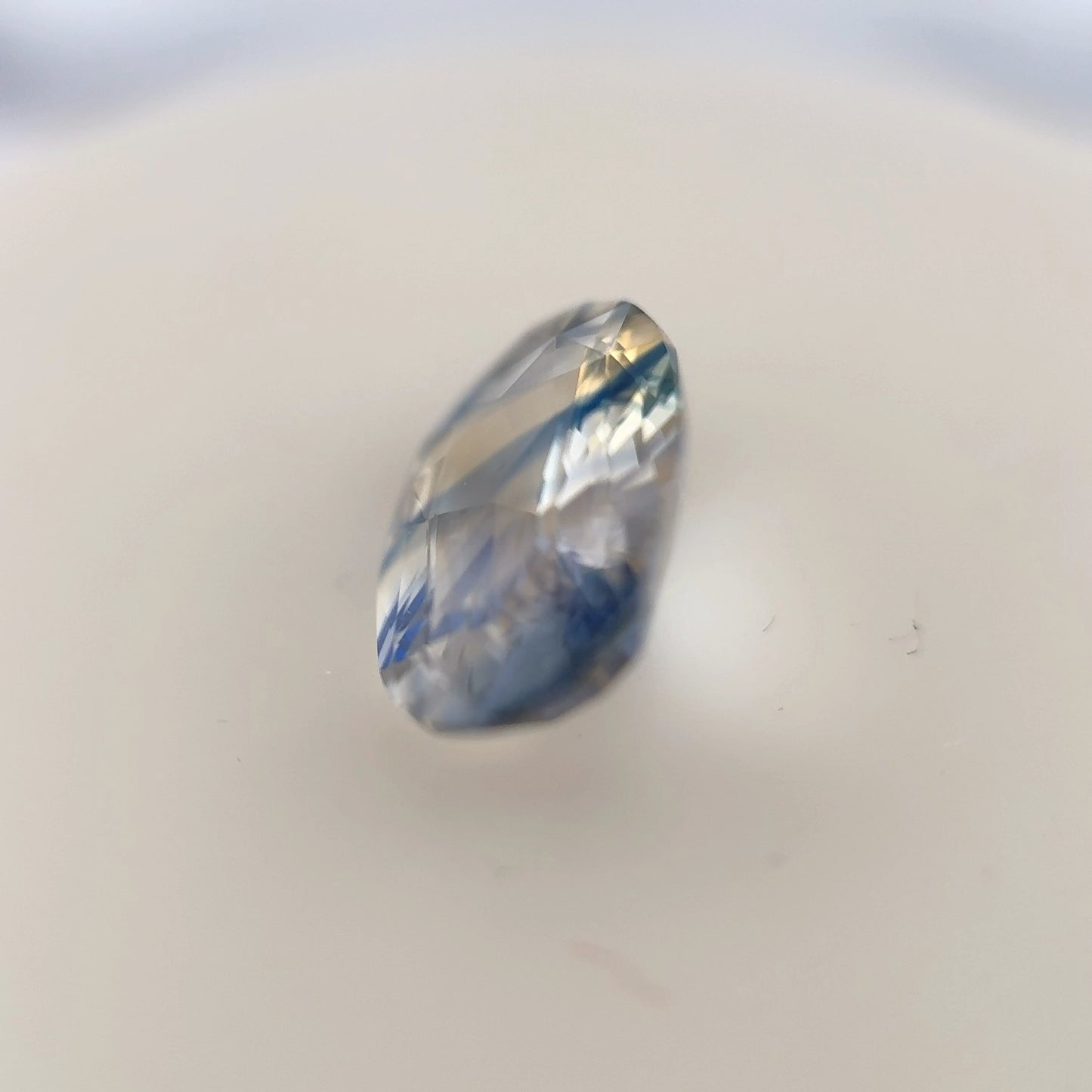 2.76ct Peach & Blue Bi-colour Sapphire - 10.44 x 7.88 x 4.41mm