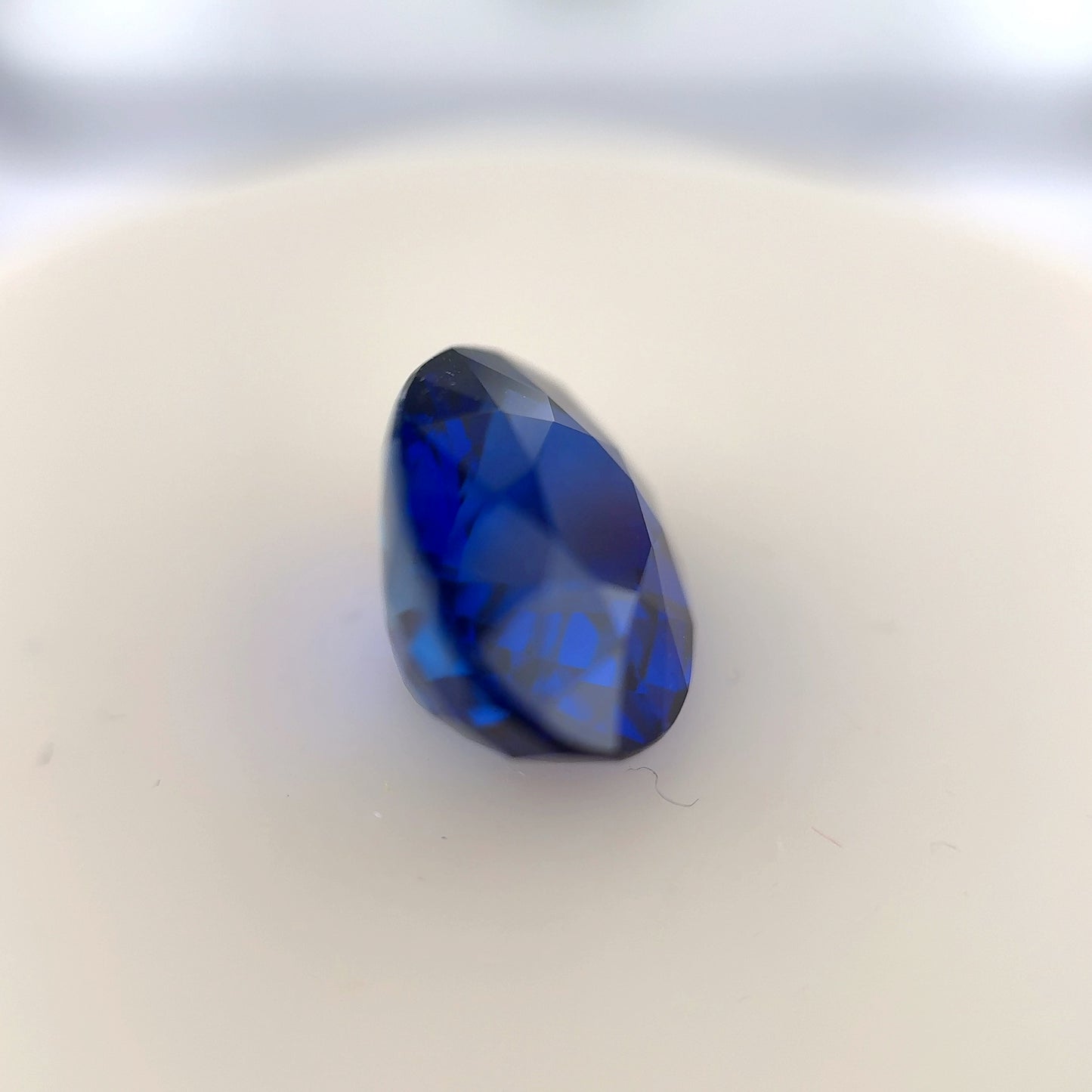 4.25ct Royal Blue Sapphire - 10.40 x 8.52 x 5.92mm
